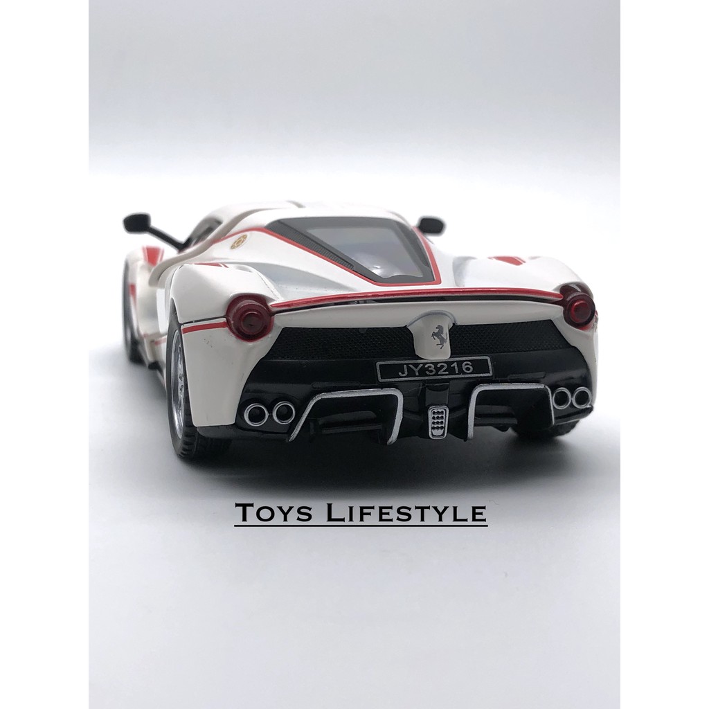 Mainan Mobil Diecast LaFerrari 1:32 (Putih)