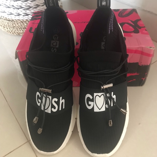 Sepatu gosh hitam (preloved)