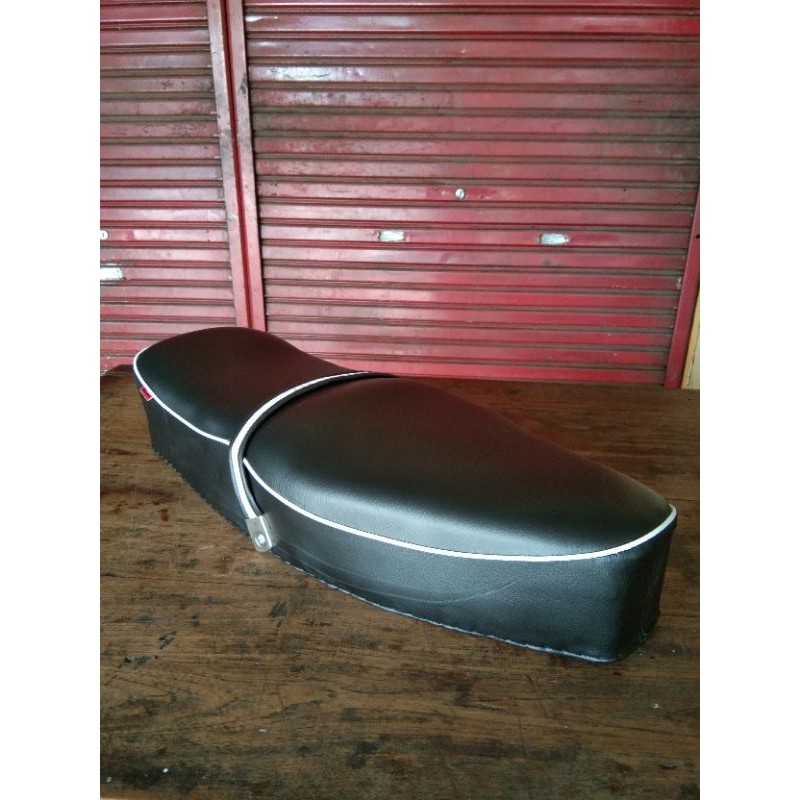 Vespa jok panjang model gandolfi vespa super sprint vbb