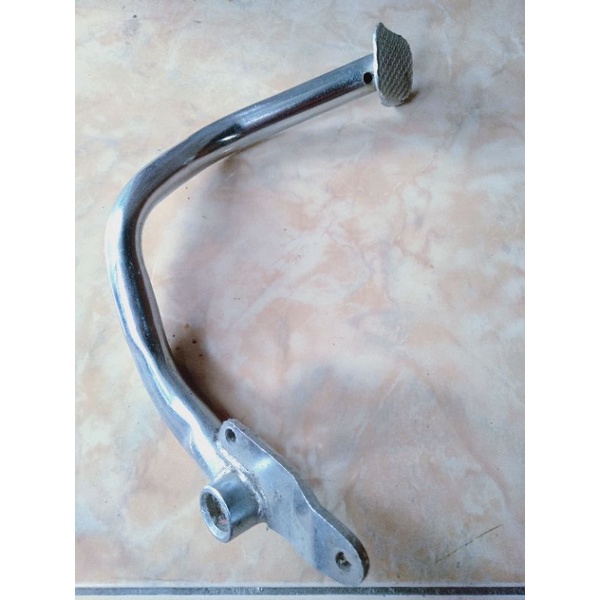 injakan pedal rem belakang Suzuki Thunder 125