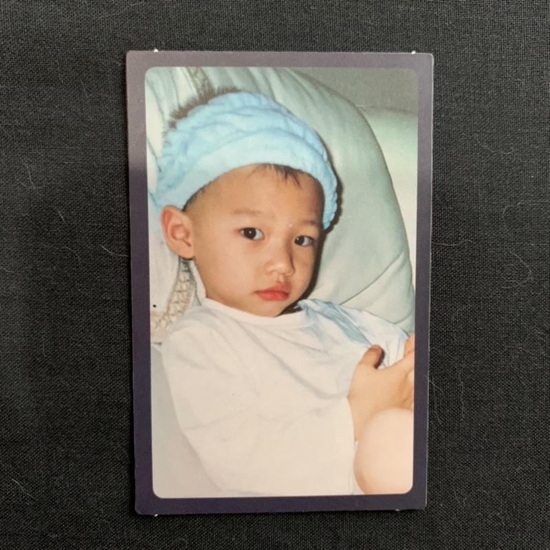 pc childhood hyunjin (booked)