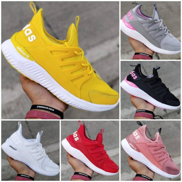 SEPATU RUNNING WANITA ADIDAS TURBULAR SEPATU SENAM AEROBIK SEPATU OLAHRAGA CEWEK
