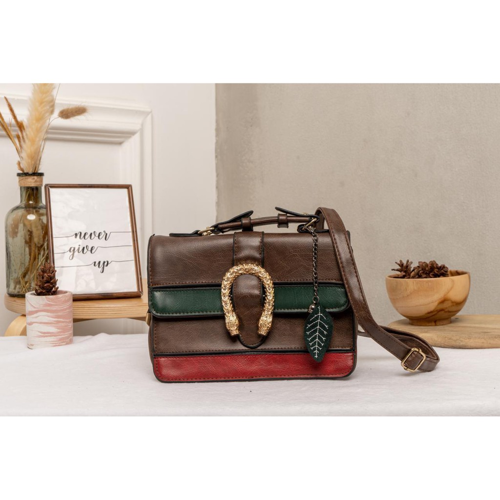 SALE  Tas Slempang Kulit Import Wanita / Tas Pinggang Wanita Kulit Elegan Keren - Coklat