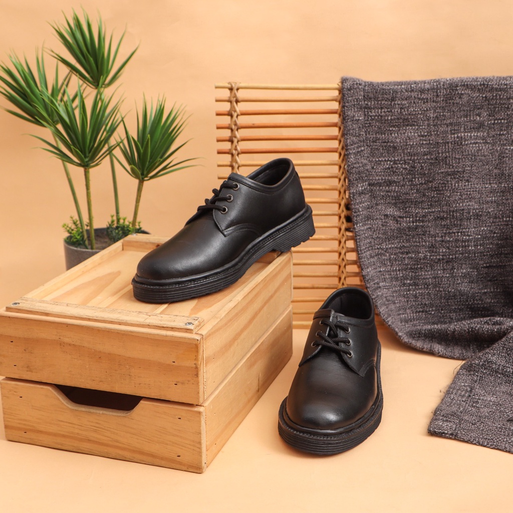 sepatu pantofel kulit asli sepatu docmart low full black sepatu kantor pria sepatu kerja pria sepatu formal pria model paul