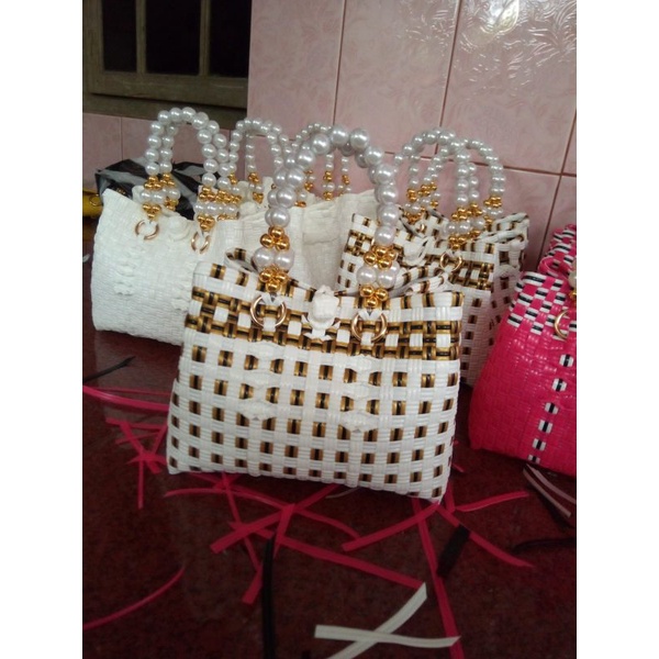 tas anyam jali handle mutiara