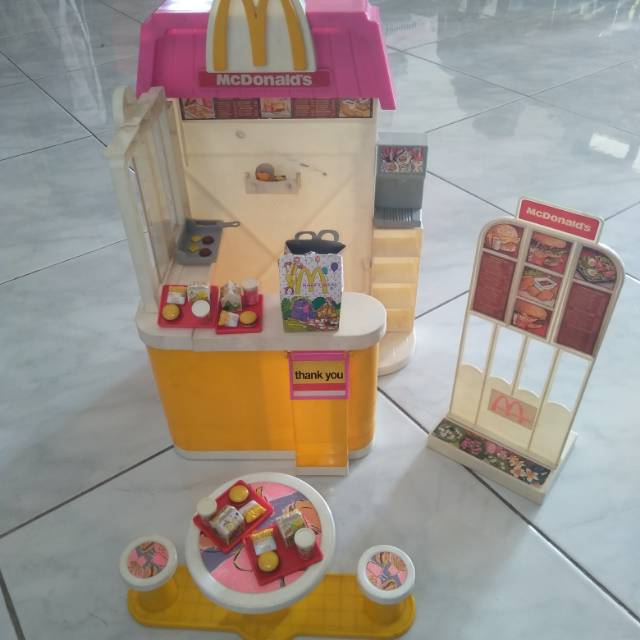 barbie mcdonalds restaurant with talking drive thru playset