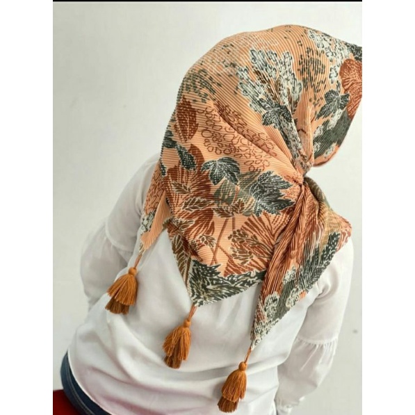 Hijab Segi Empat Plisket Motif Bunga Jambul Original by Liana