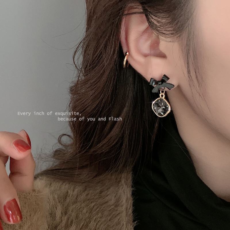 Anting Tusuk Motif Bunga simple Ala retro Warna Hitam Untuk Wanita