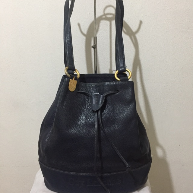 Preloved GUY LAROCHE Authentic Navy Leather Shoulder Bag