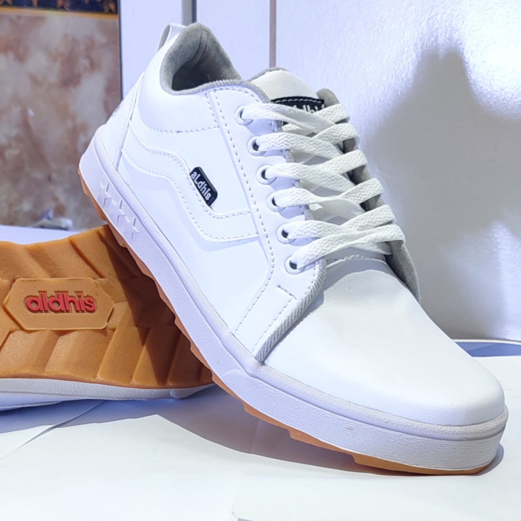 Sepatu Putih Sneakers Pria Keren Buat Gaya Aldhis C01 Full White Gum Sneaker Cowo Terbaru Sanati dan Jalan Jalan