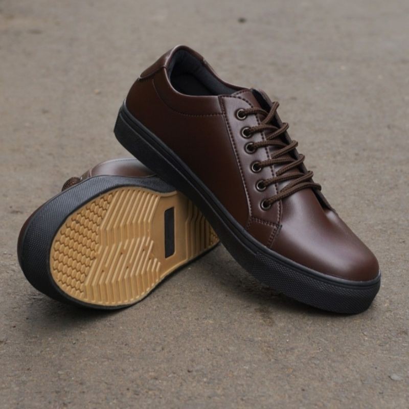 Sepatu Casual Pria Sneakers Kulit Polos Semi Formal Kerja Murah Keren