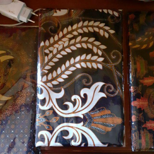 Kain Batik Solo Motif Kembangan Akar