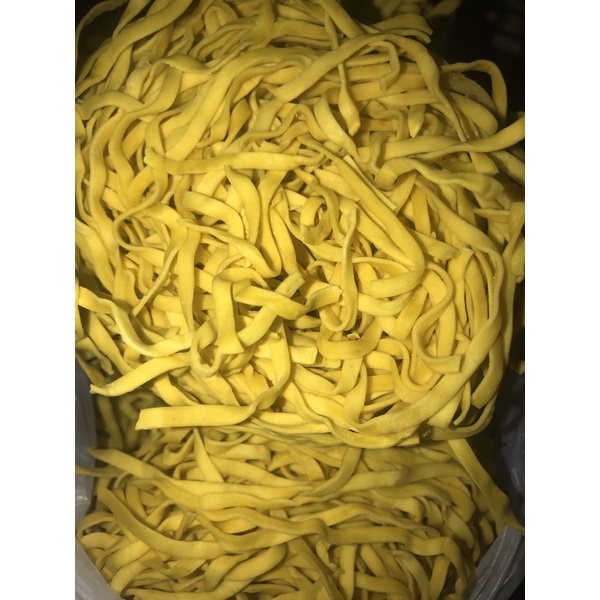 

Mie Kuning Besar Mie Padang Tipis Pipih Kemasan 250 gr