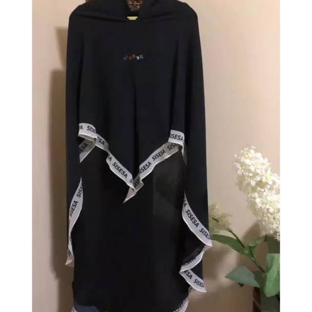 Sisesa zaenab hitam pl defect garis print bawaan sisesa tidak ada bekas bros.Kondisi bagus minat cht