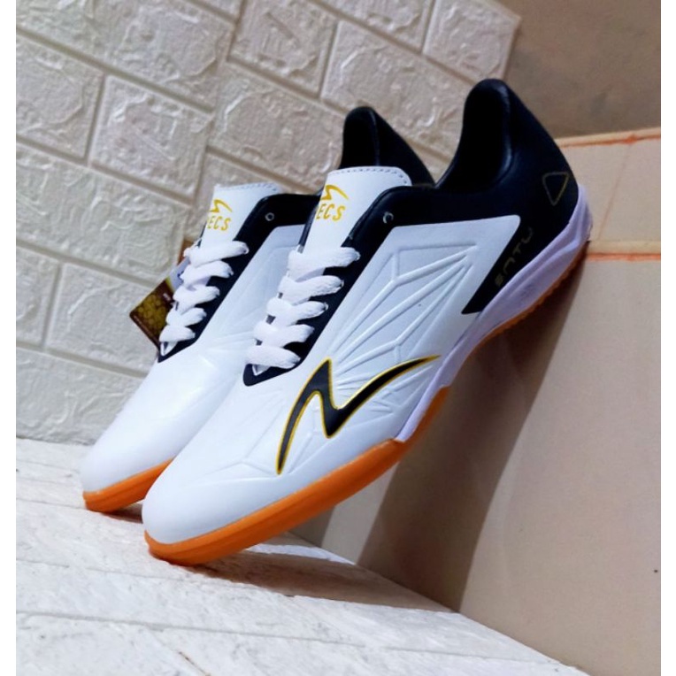 sepatu futsal specs SATU terbaru