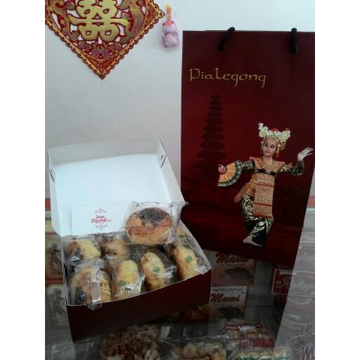 

Pia Legong COKLAT- cemilan enak oleh-oleh asli dari bali