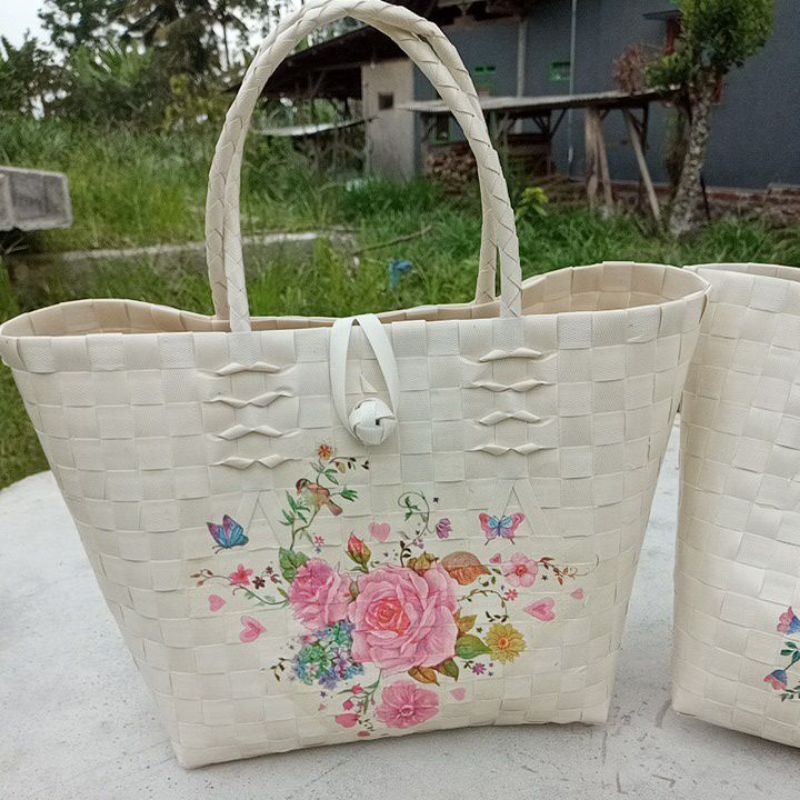 1 pcs tas decoupage ukuran sedang ada cantolan, tas anyam , tas hampers,tas souvenir