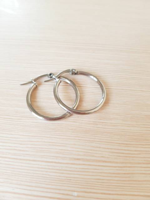 Anting Bulat Titanium Silver Antikarat selamanya