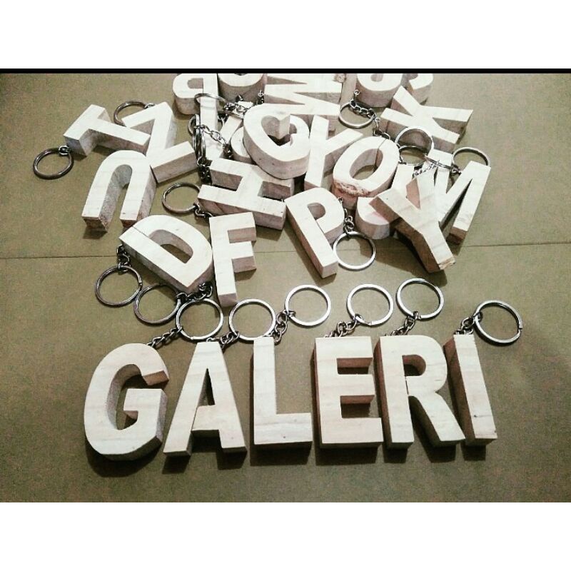 Gantungan kunci huruf ALFABET huruf timbul kayu jati