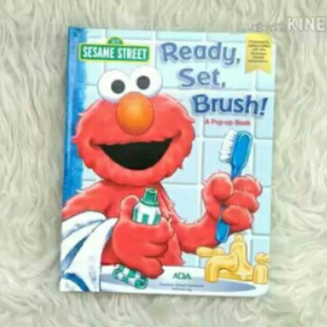 Buku Import Murah Sesame Street Ready, Set, Brush Book with Pull-Tabs, Pop-Up