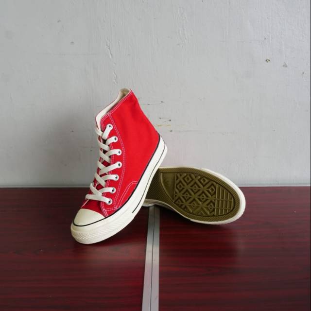 Ventela back to 70s red high