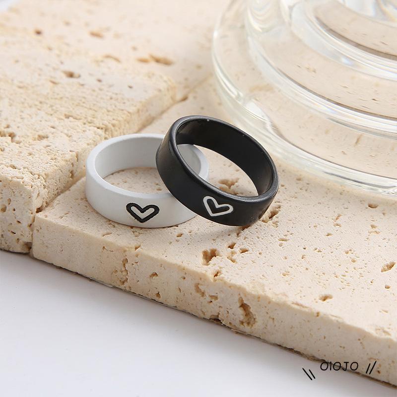 【COD】2pcs / Set Cincin Desain Hati Warna Hitam Dan Putih Gaya Korea Untuk Wanita