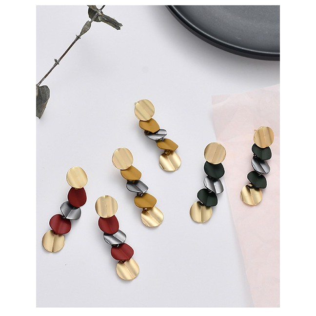 LRC Anting Tusuk Fashion Red Contrast Geometric Metal Earrings D46039