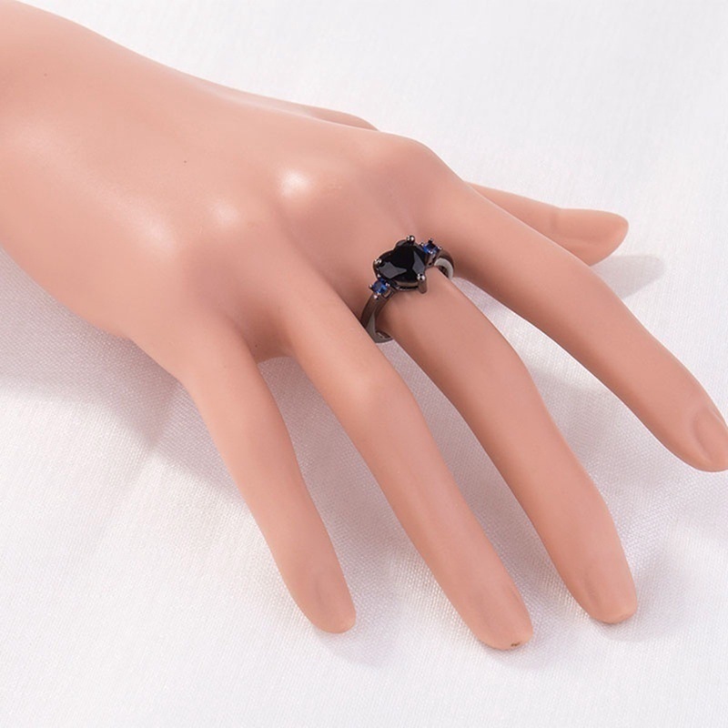 Cincin Kristal Bentuk Hati Warna Biru Dan Hitam Untuk Wanita