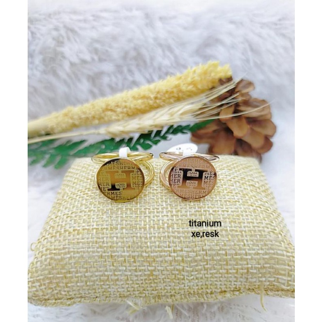 Cincin Koin titanium Replika emas berbahan titanium,Tidak luntur, lagi viral ditoko emas,aman dipake mandi,parfum,bodycreamdll