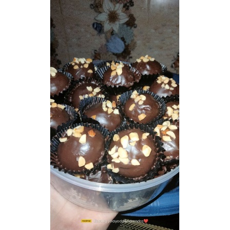 

bola2 coklat ditaburi kacng