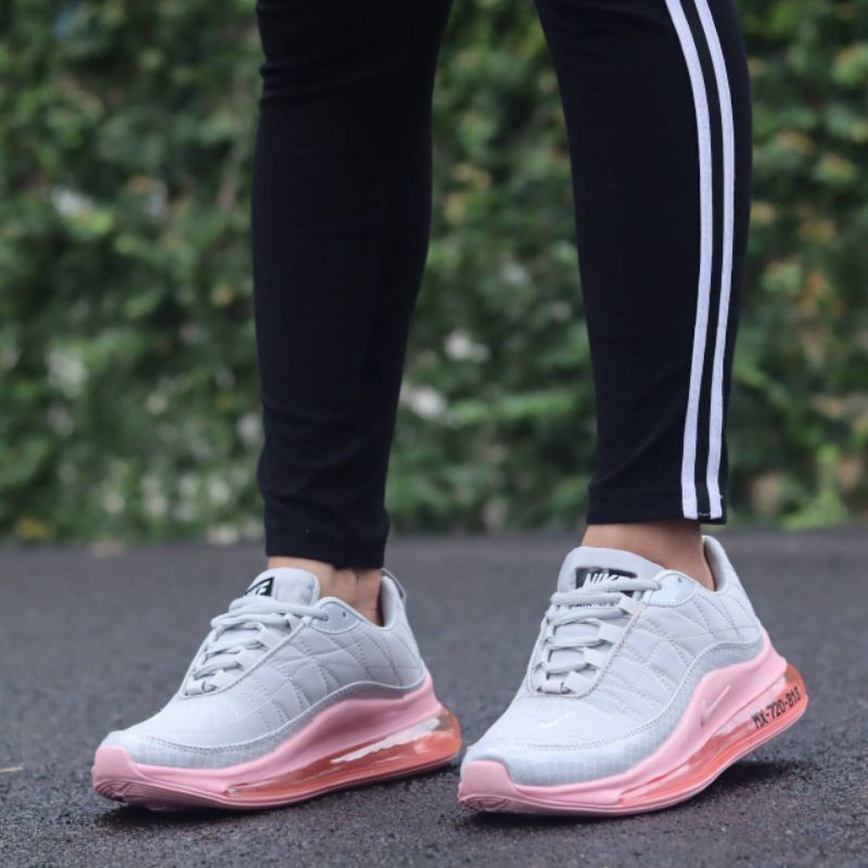 SEPATU NIKE AIR MAX 720-818 WOMAN