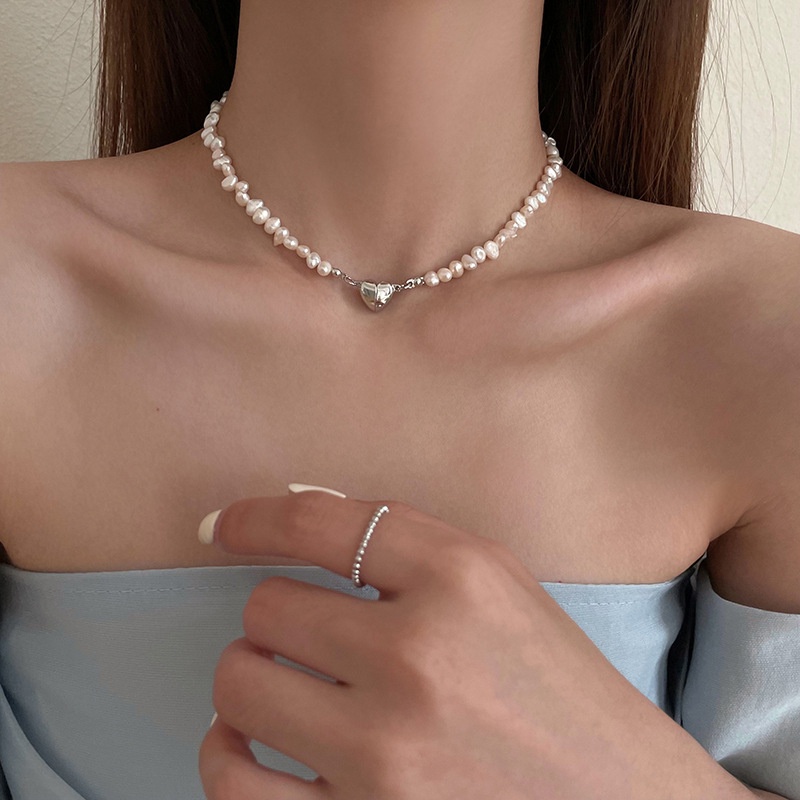 Kalung Rantai Klavikula Magnet Desain Hati Mutiara Air Tawar Gaya Retro Perancis Untuk Wanita
