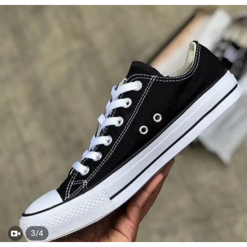 ali jaya/ sepatu converse hitam putih terbuat dari bahan kanvas