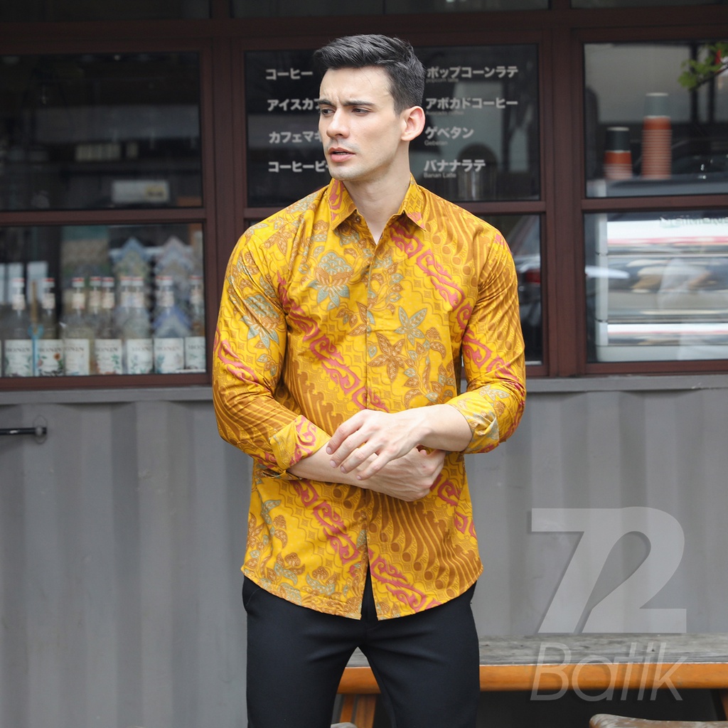 KEMEJA BATIK PRIA Slimfit Lengan Panjang Premium Motif Parang Warna Kuning Orange Slim Fit 729930 Cap 72 - Baju Kemeja Atasan Pakaian Setelan Batik Pria Cowok Laki Laki Remaja Keluarga Kantor Lengan Panjang Modern Slimfit Slim Fit Premium Kekinian