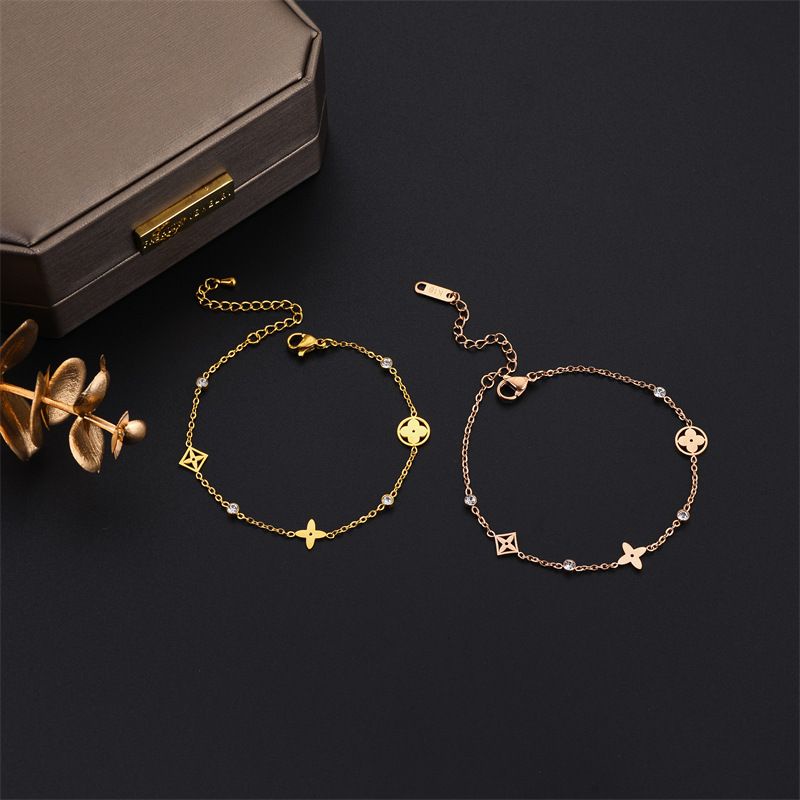 Gelang Tangan elvi Wanita Bunga empat kelopak Titanium Korea Anti Karat