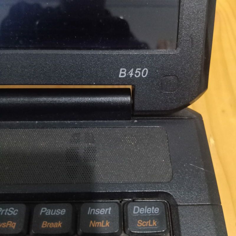 Laptop Lenovo B450 intel dual Core T4300 2.1Ghz Nvdia Geforce G105M Ram 2GB/250GB Layar 14 inch Mulus