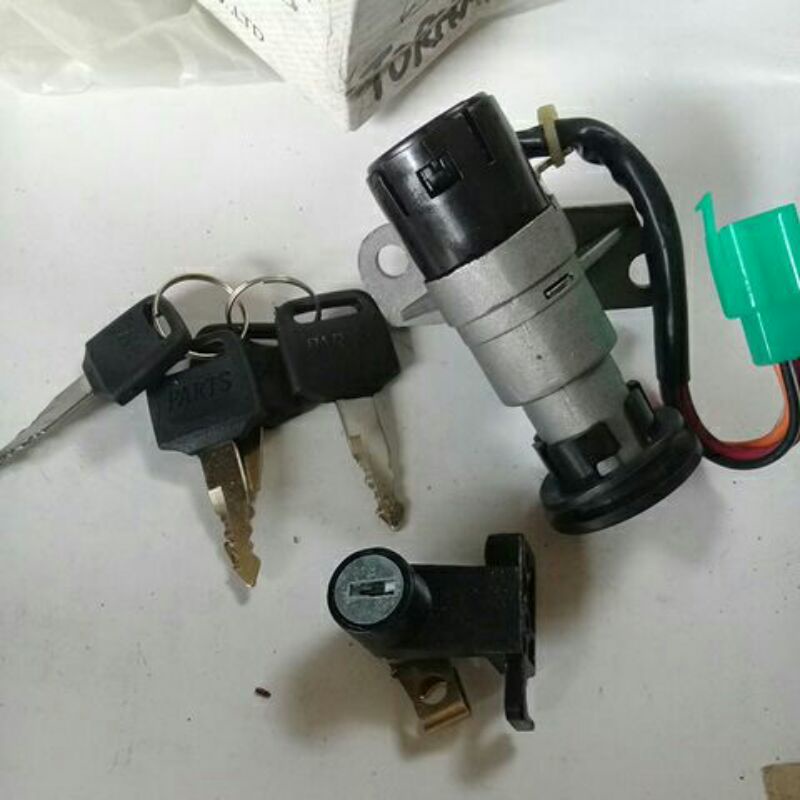 kunci kontak + sadel set suzuki Tornado