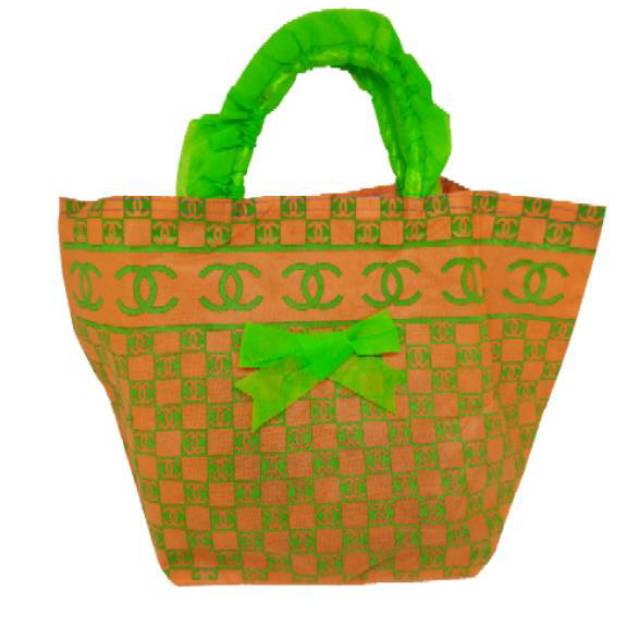 

TAS HAJATAN TENTENG RENDA MOTIF BATIK BUNGA 22x22x30cm