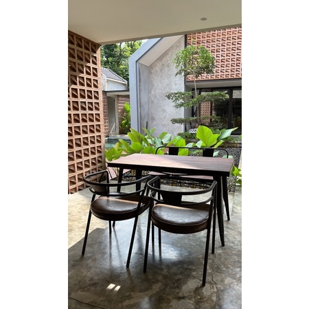 meja makan informa preloved