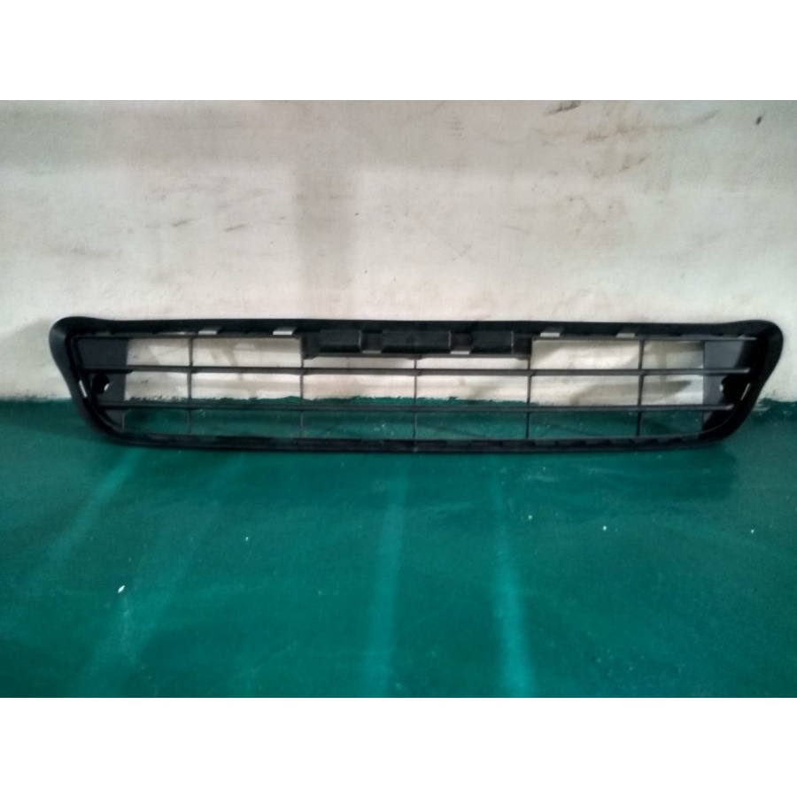 Grill Bumper Depan Bawah Innova 2005 - 2010
