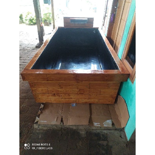 kolam fiberglass lapis kayu
