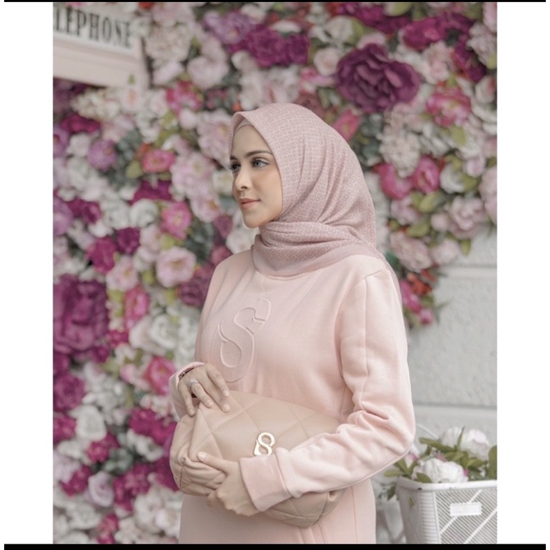 BENANG JARUM AUDREY SWEETSHIRT - XL