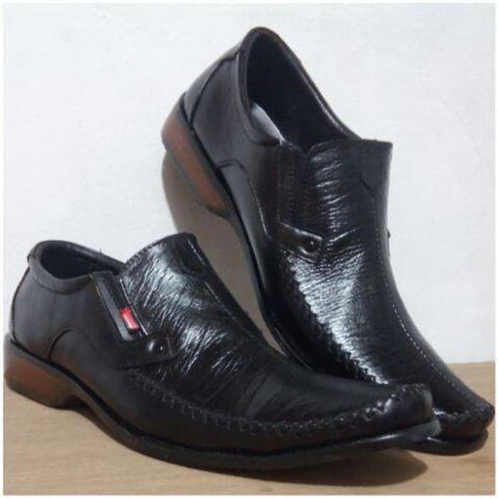 sepatu pantopel kickers