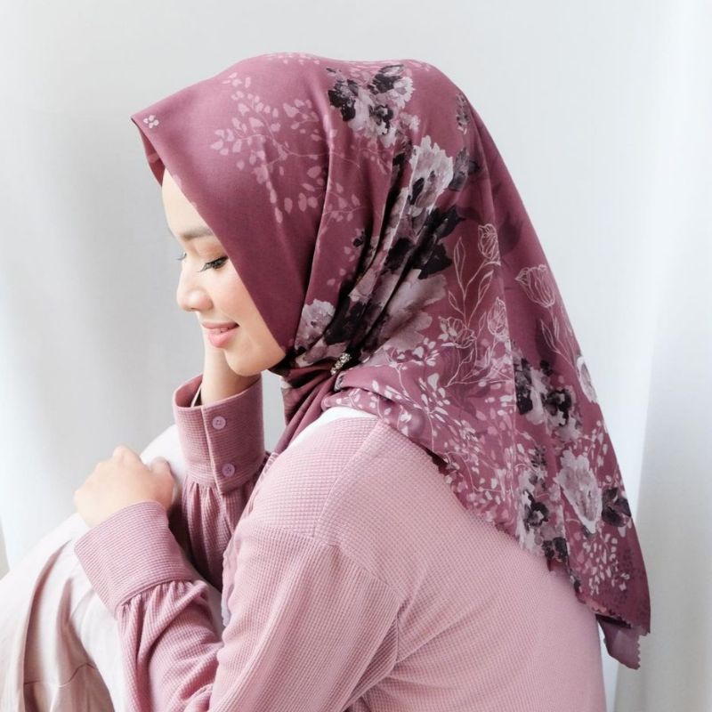 Vanilla Hijab - Kuas Scarf REVLON