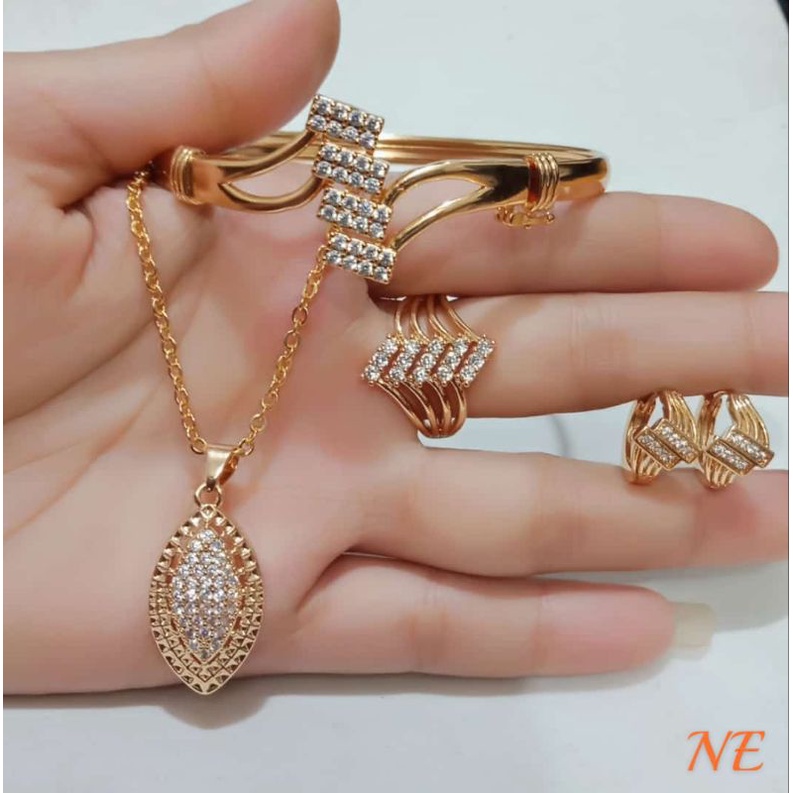 Fourfashion Set Perhiasan Wanita Gelombang Permata Kekinian HH010