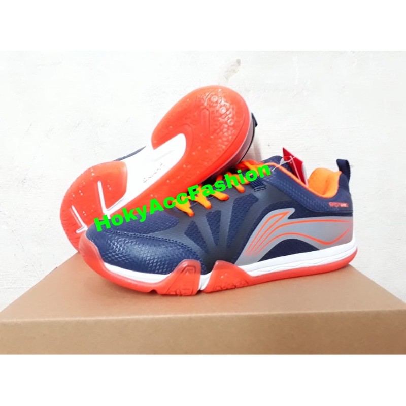 Sepatu Badminton Lining Saga Lite 2 Navy AYTQ090 Original