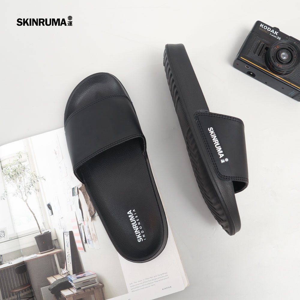 Sendal Selop Casual Pria SKINRUMA Original Side Logo Hitam / Sendal Slide Pria / Sendal Slip On Pria