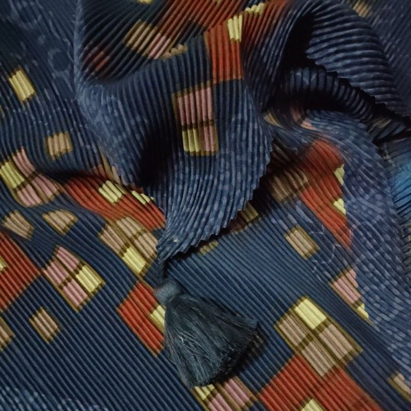 (COD)SEGIEMPAT PLISKET MOTIF TERBARU DAN TERMURAH/HIJAB SEGIEMPAT BEST SELLER/JILBAB PLISKET MOTIF-S4 plisket NAVY