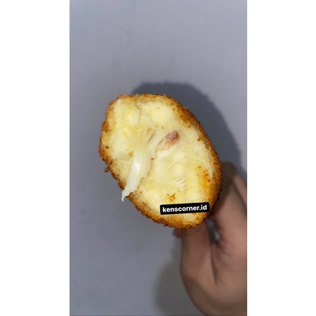 Wooyang Mozzarella Corn Dog 1 Pcs / Corn Dog Cheese Mozzarella Import / Snack Korea Corn Dog