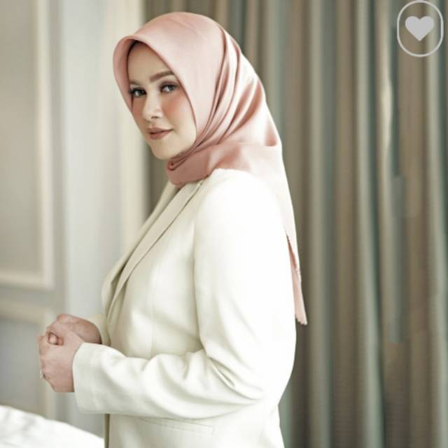 Buttonscarves OLLA Square in Macaroon